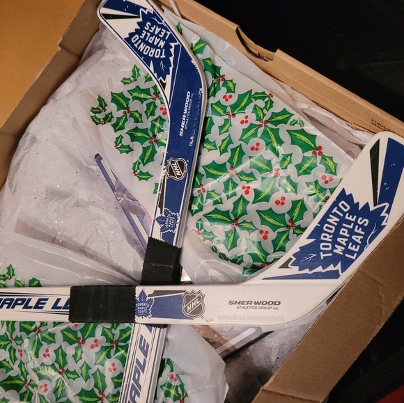 Maple leafs - Picture 4 of 12